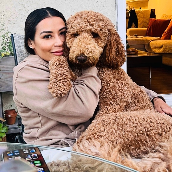 Meet your Posher, Lisa-marie. Selling items, I didn’t wear much. - Picture 2 of 3